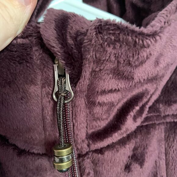 Maroon Fur Vest - Picture 7 of 15